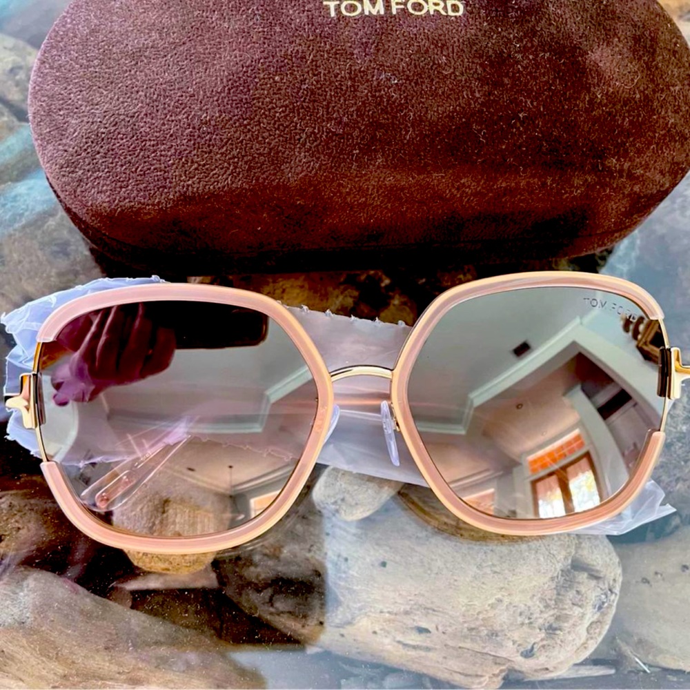 Authentic beautiful TF0809 New w tags  great present for Christmas 🎄